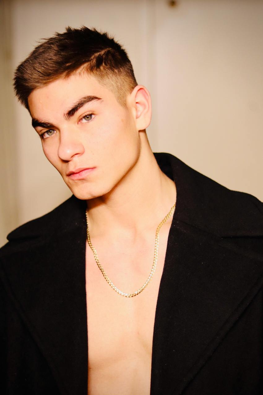 5 Clear Signs He’s Only Interested In Doing The Bare Minimum