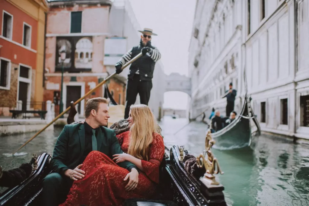 venice italy gondola ride